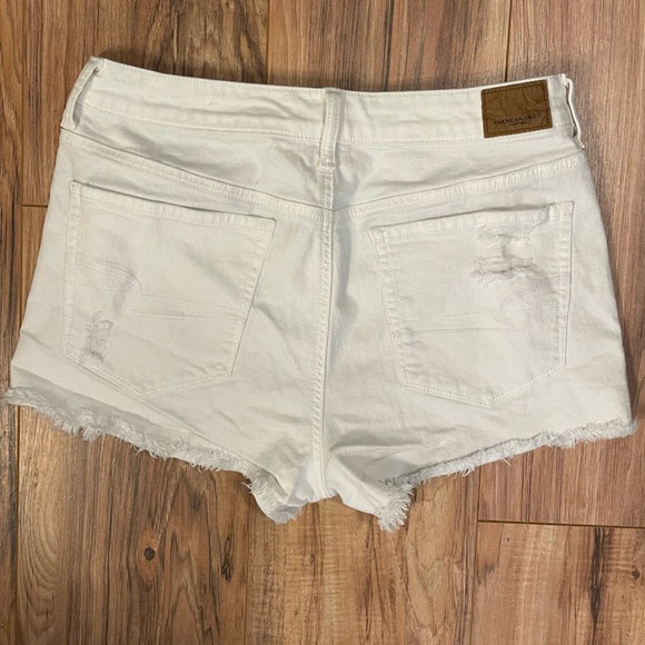 White distressed American Eagle super stretch X shorts size 12 - Picture 2 of 6